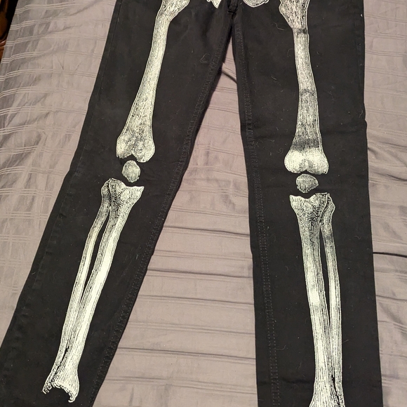Edgy Black Skeleton Design Skinny Jeans - Picture 1 of 5